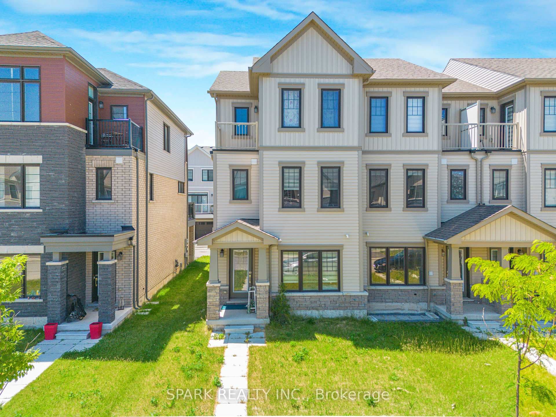 226 Melody Lane photo 2