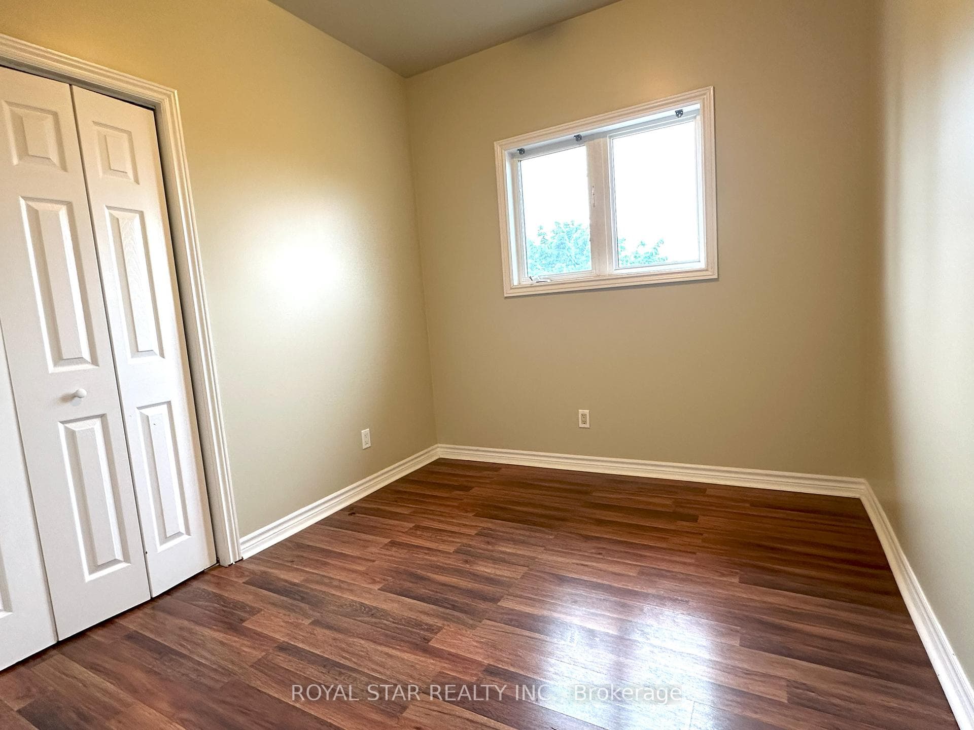 414 Erb Street photo 21