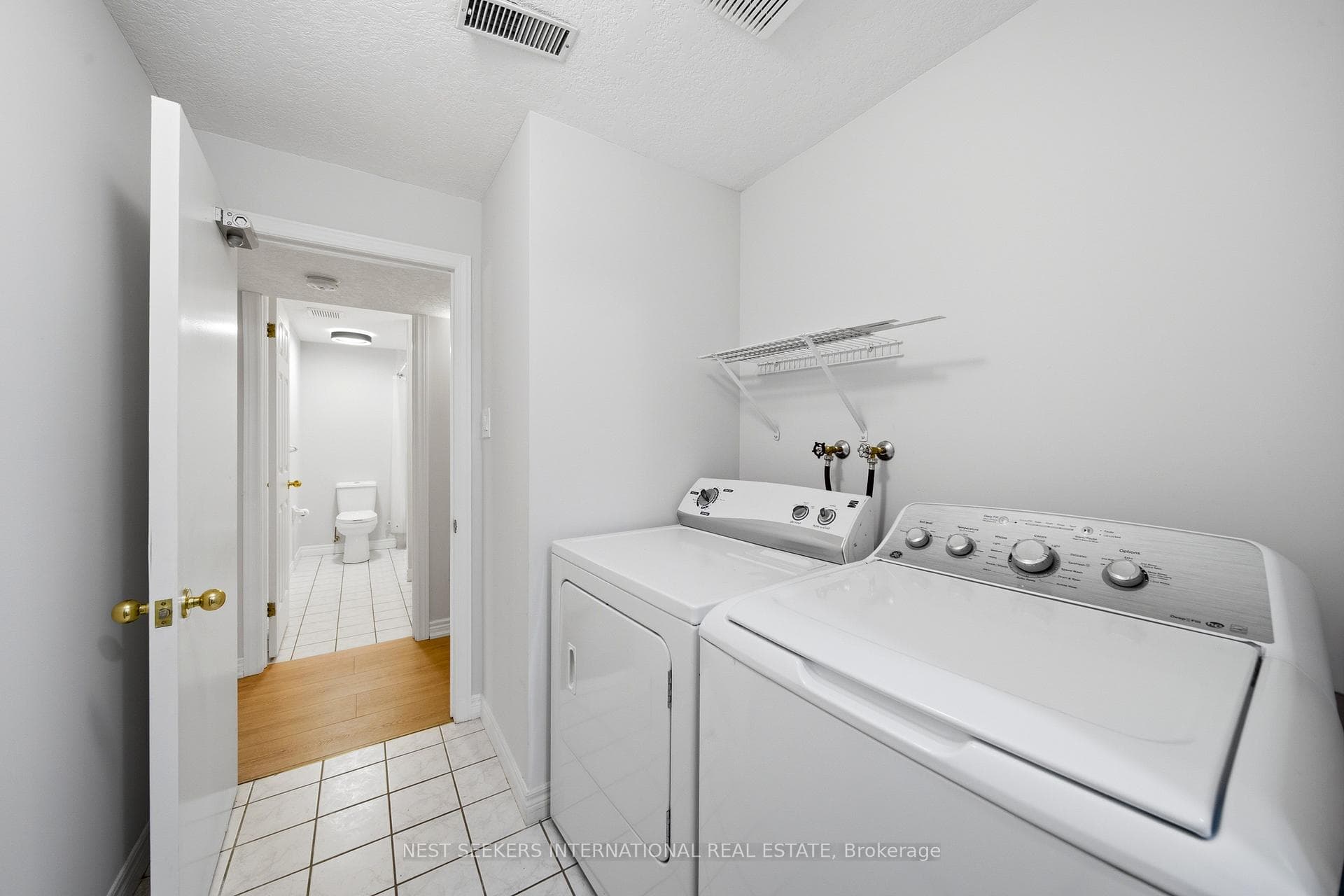 139 Bellamy Crescent Unit LOWER photo 18