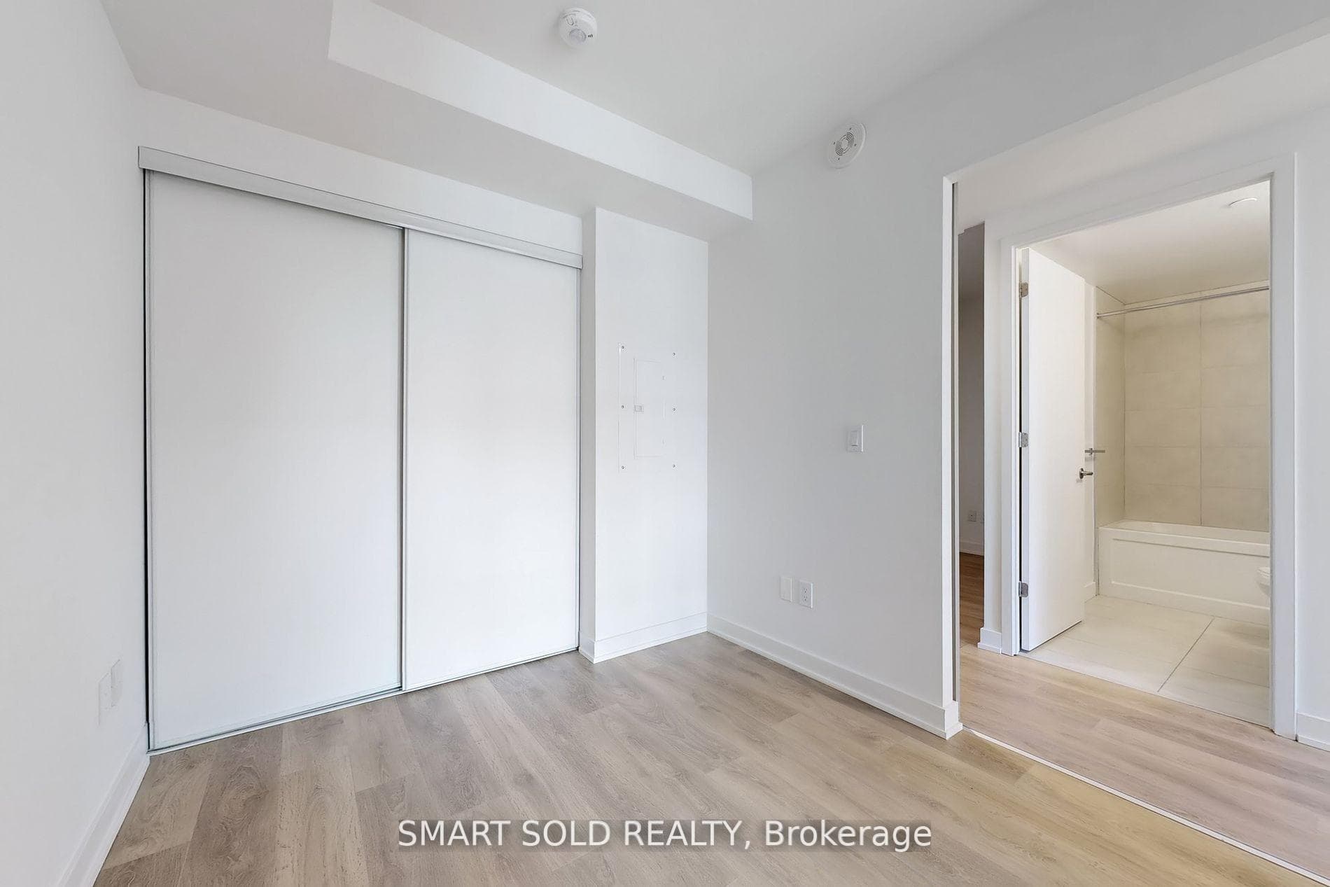 8 Tippett Road Unit 628 photo 24