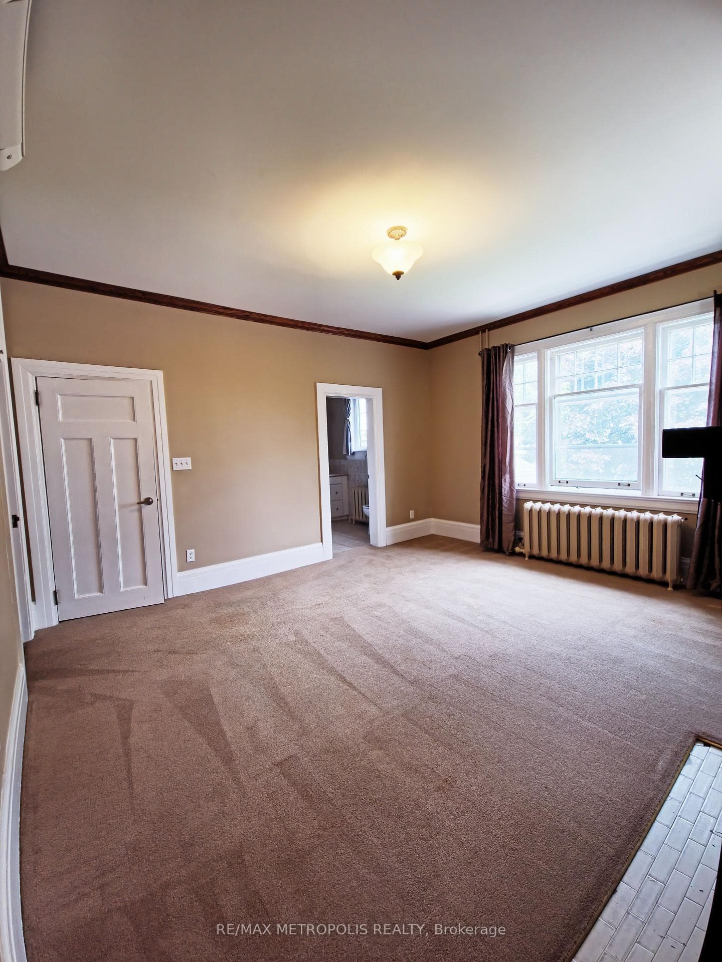 1110 Simcoe Street Unit Upper #2 photo 6