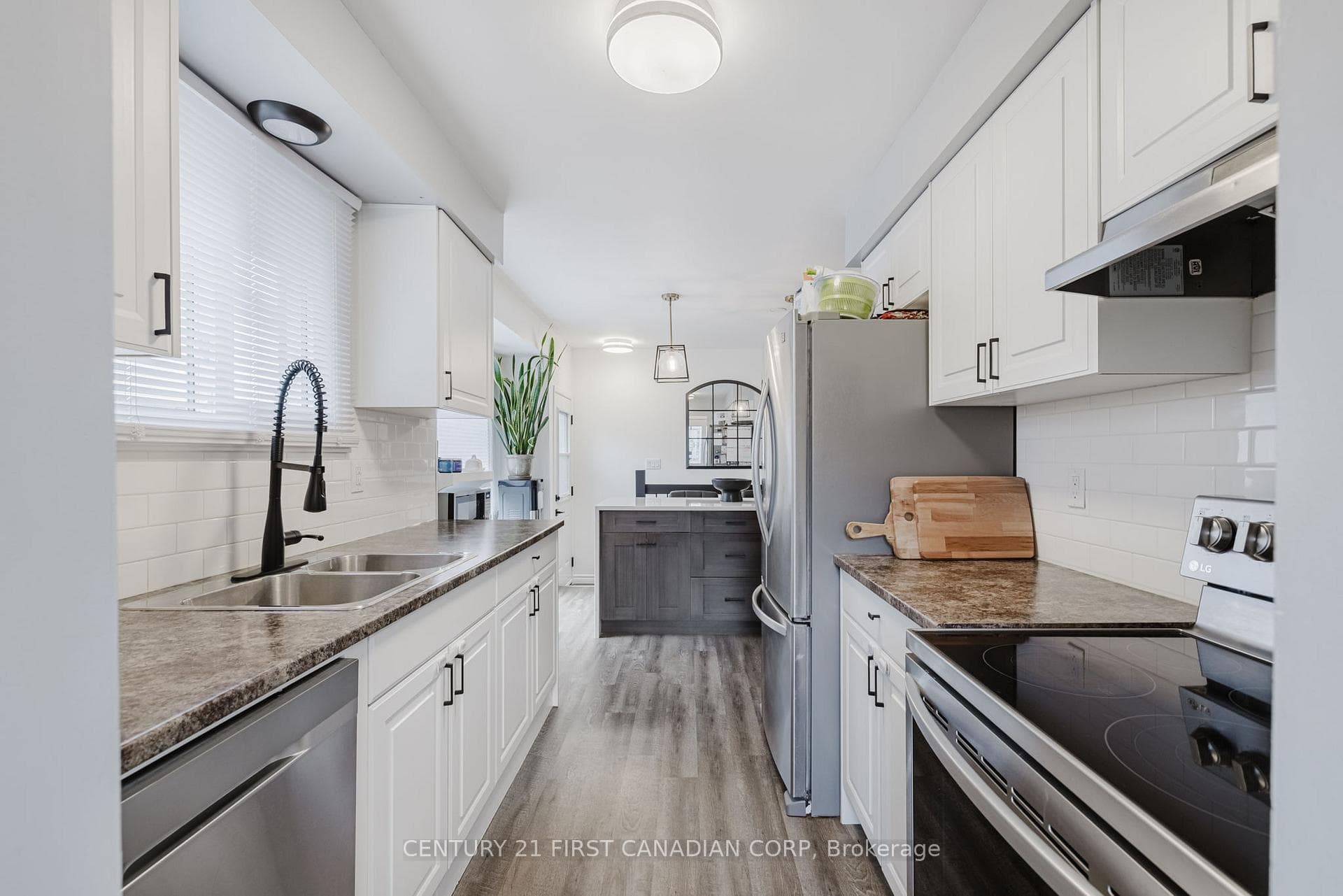 8 Lacey Crescent photo 10