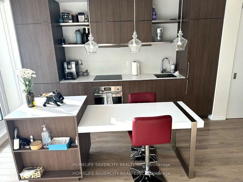 197 Yonge Street Unit 2710 photo 5