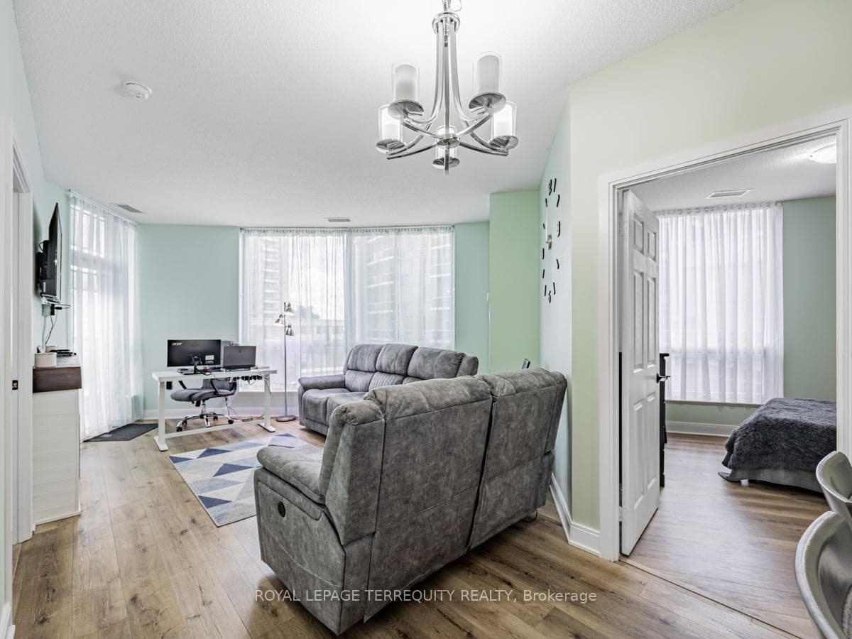 125 Village Green Square Unit 310 photo 12