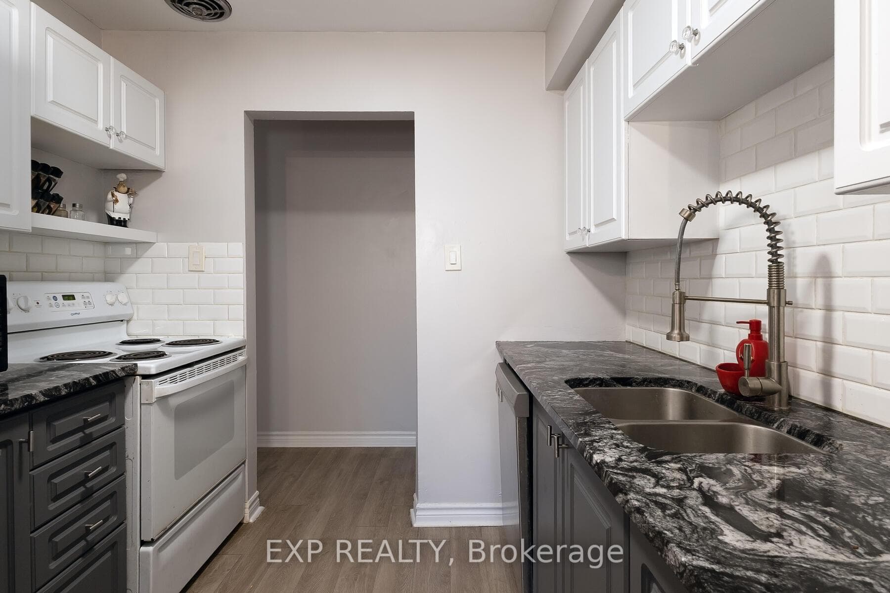 881 Southdale Road Unit 0 photo 8