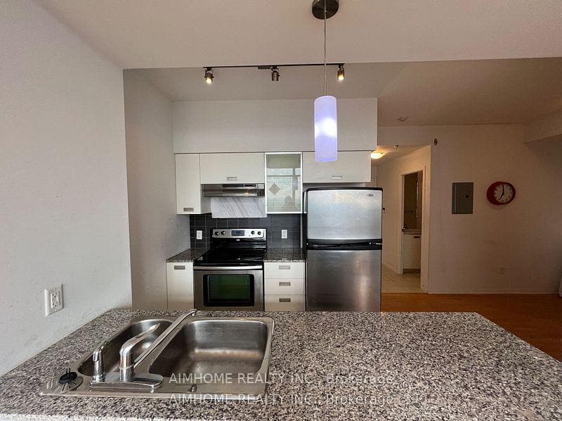 38 Grenville Street Unit 3902 photo 6