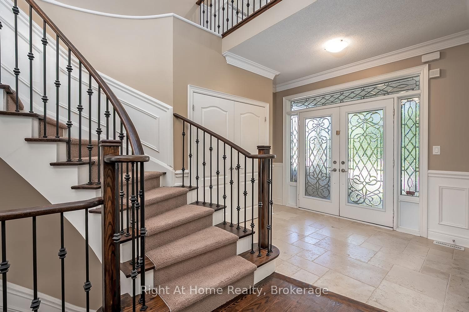 2096 Bingley Crescent photo 3