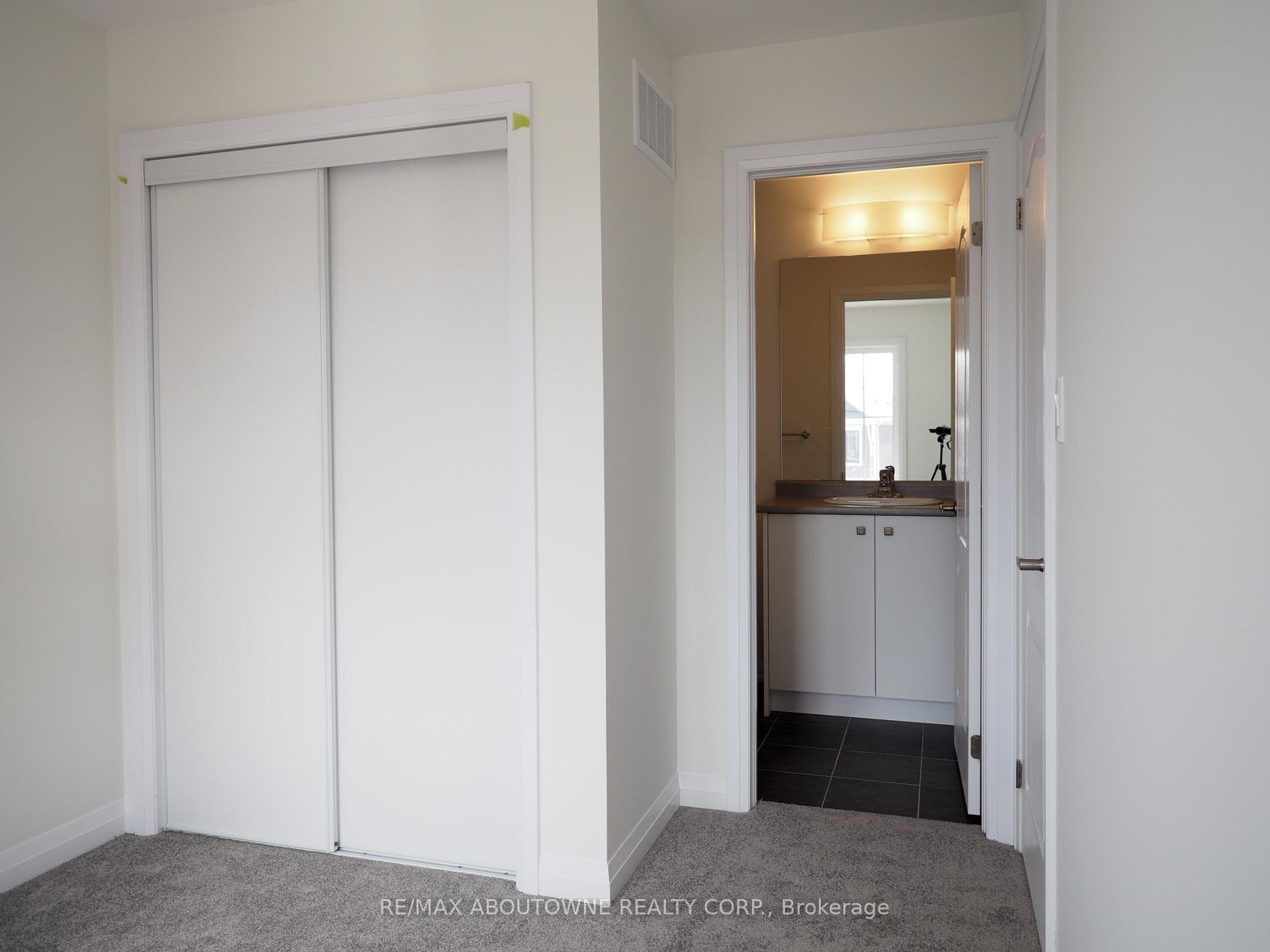 86 Norwich Crescent photo 17