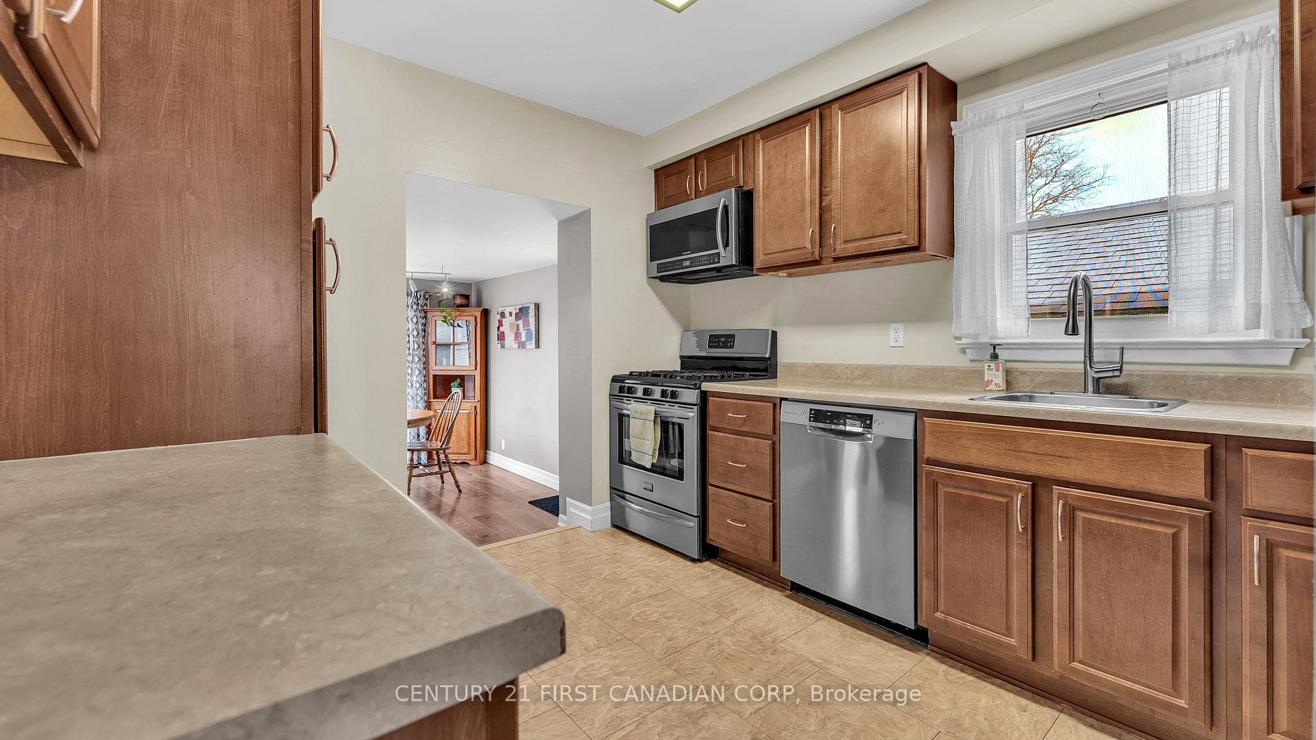 1499 North Vernon Avenue photo 6