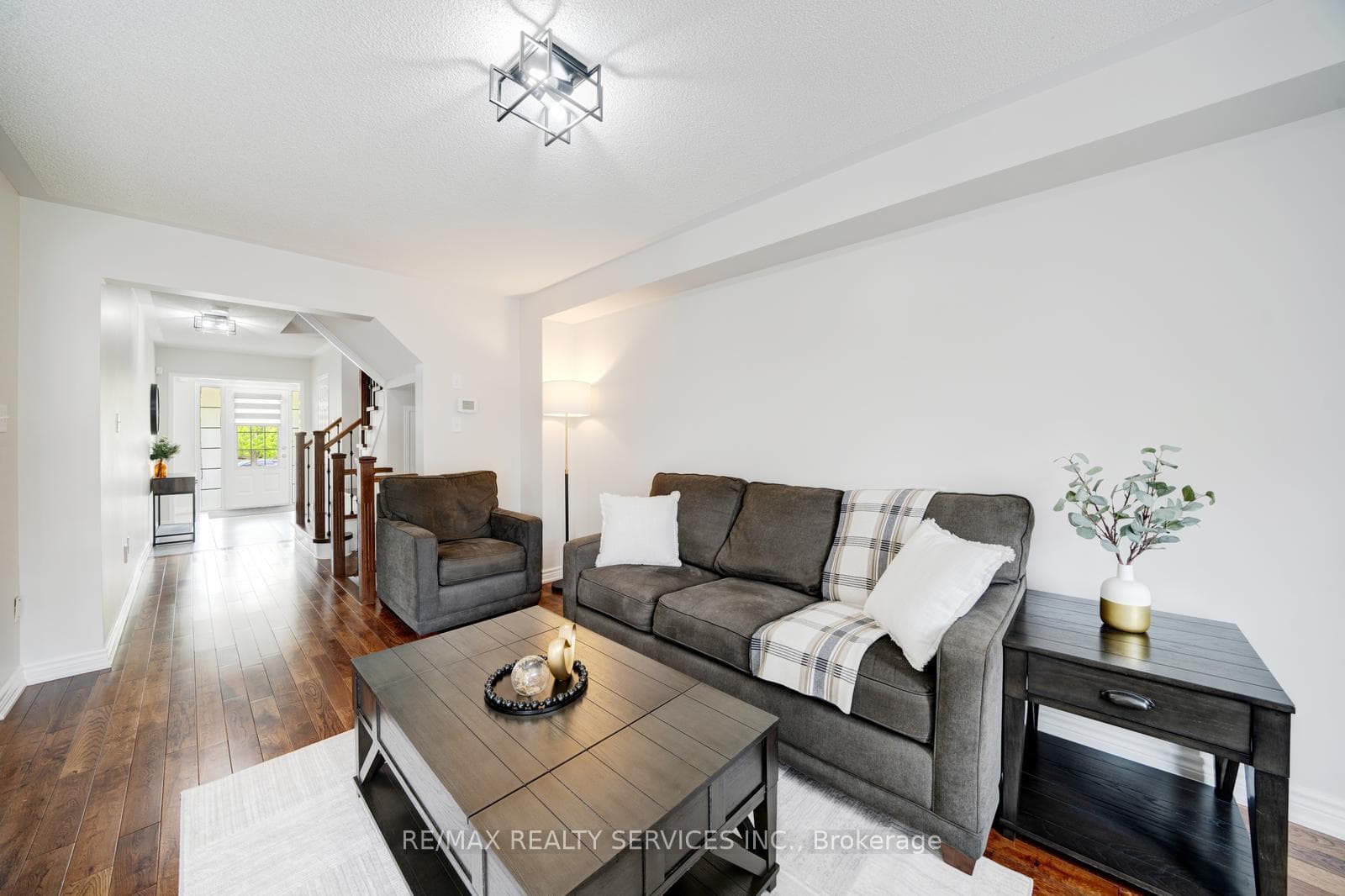 49 Woodcote Crescent photo 8