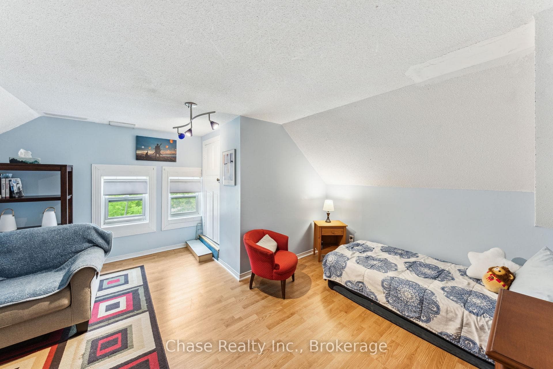 746 Sixth Avenue photo 22