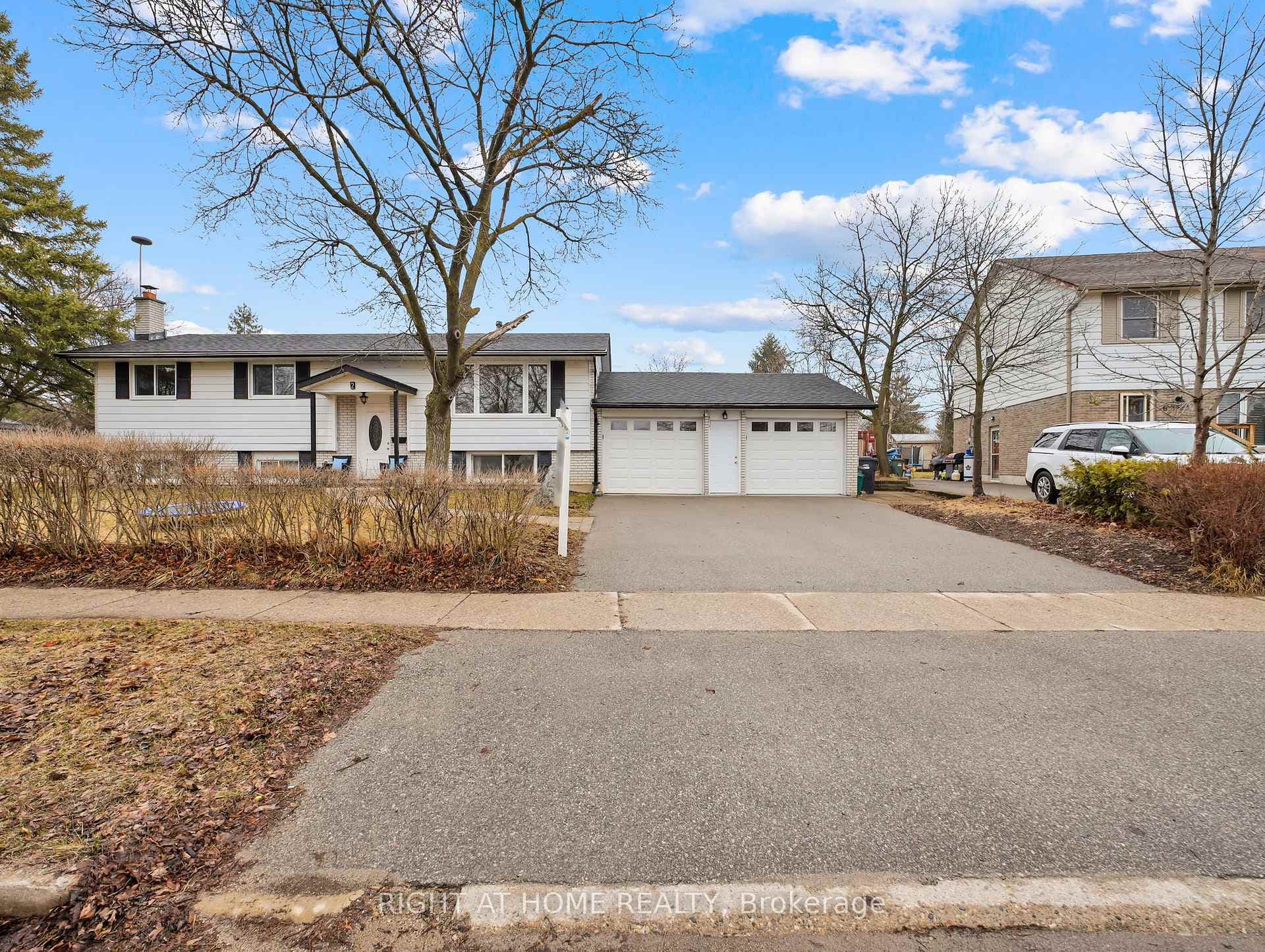 2 CHARTWELL CRES N/A photo 1