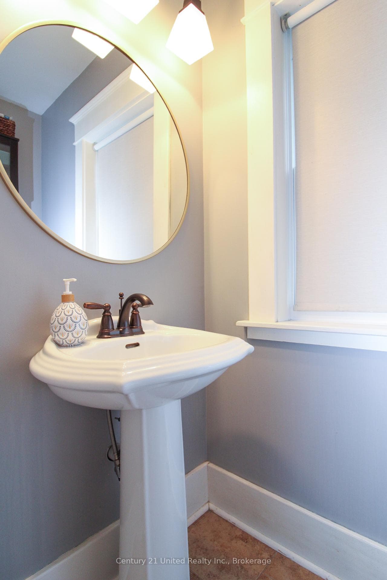 566 Waterford Street photo 23