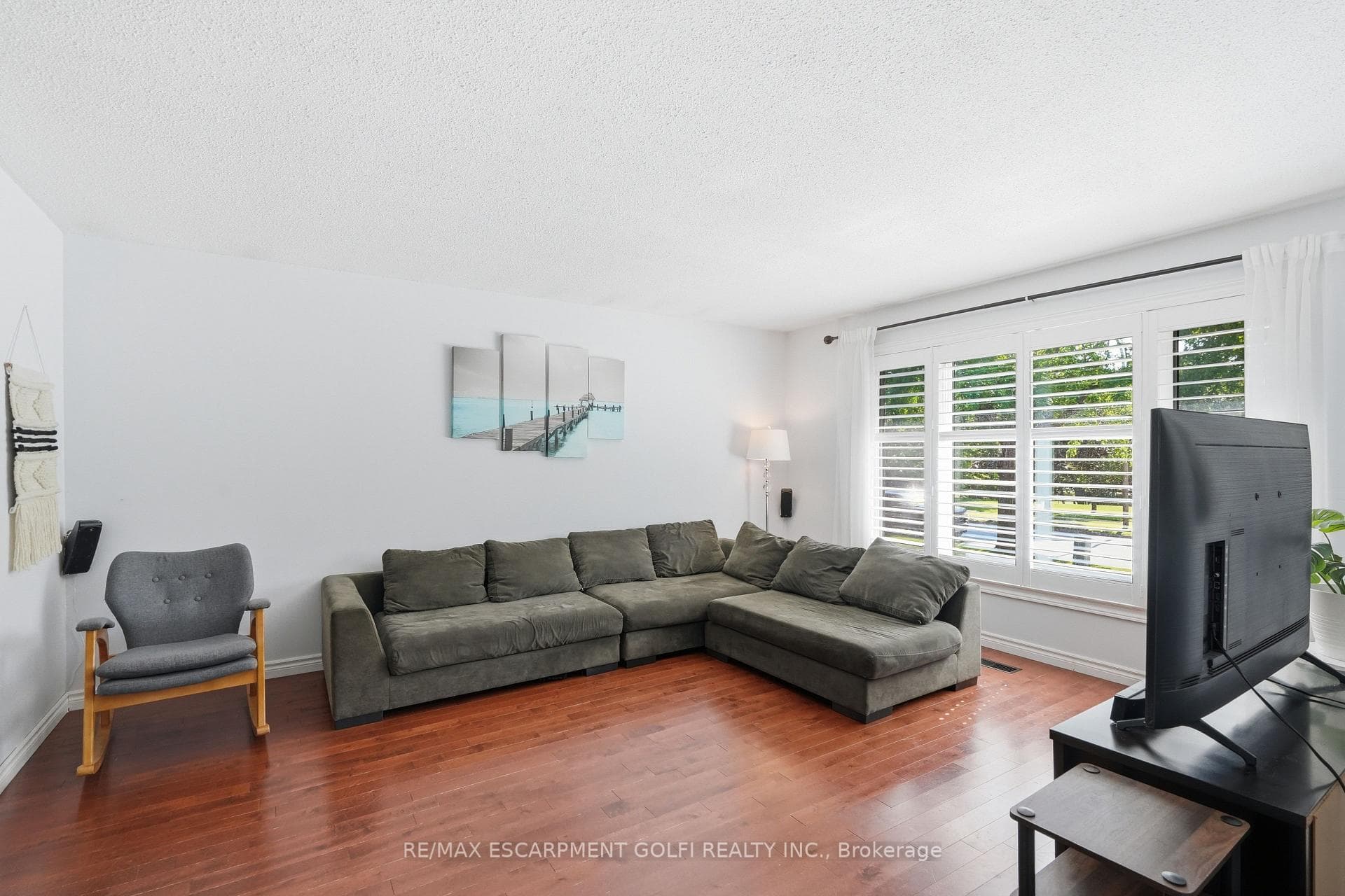 33 Debora Drive photo 6
