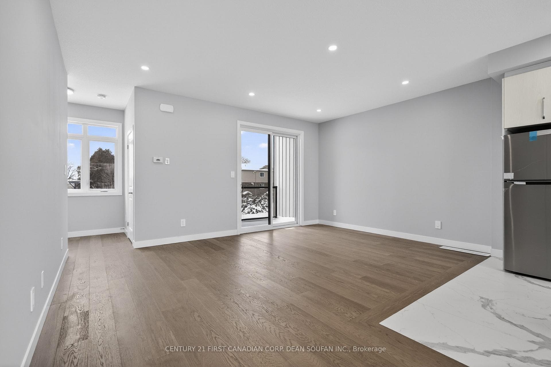 349 Southdale Road Unit 18 photo 21