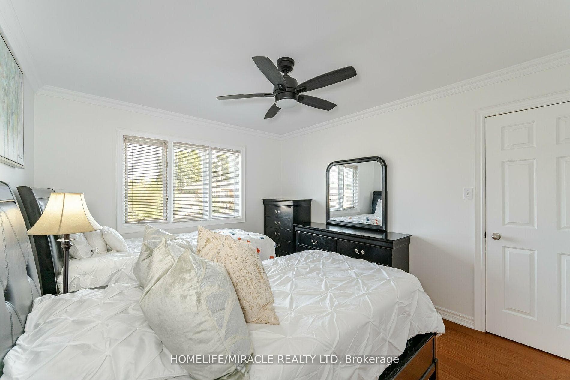 8 Petworth Road photo 25