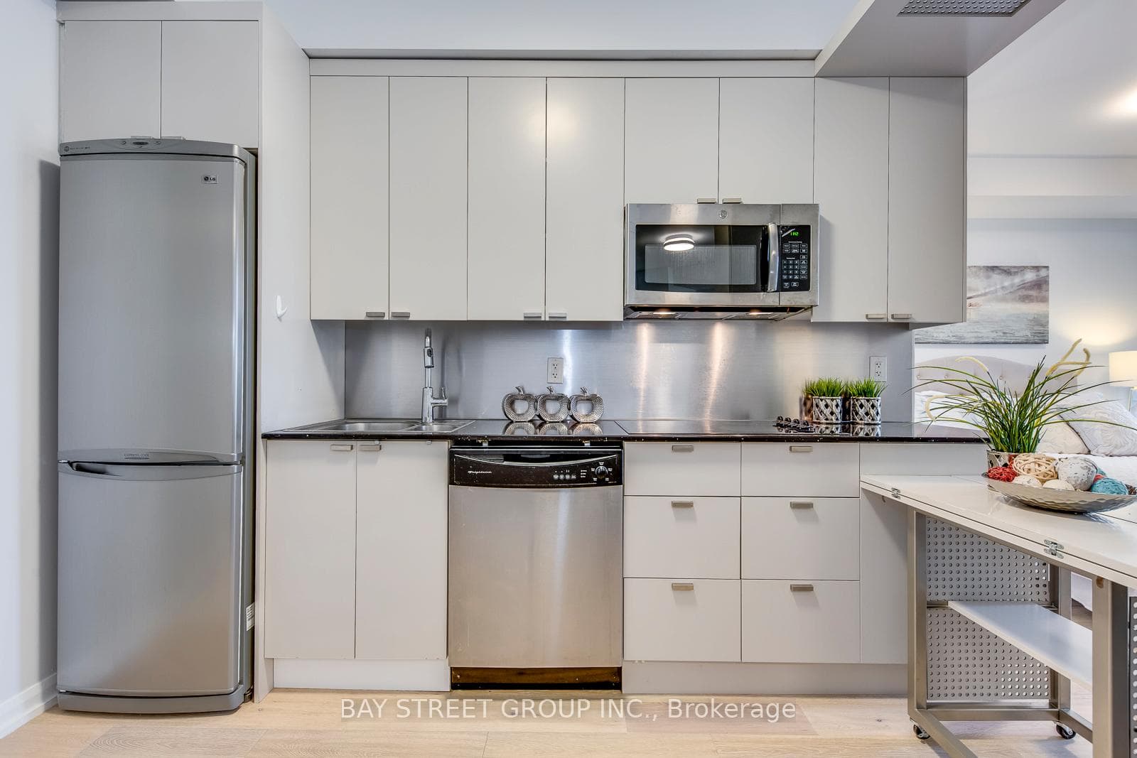111 Elizabeth Street Unit 1808 photo 6