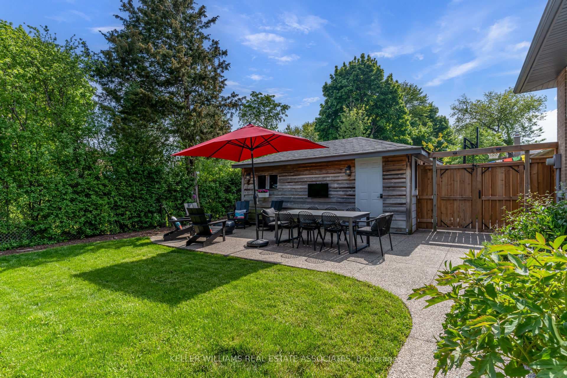 2590 Truscott Drive photo 26