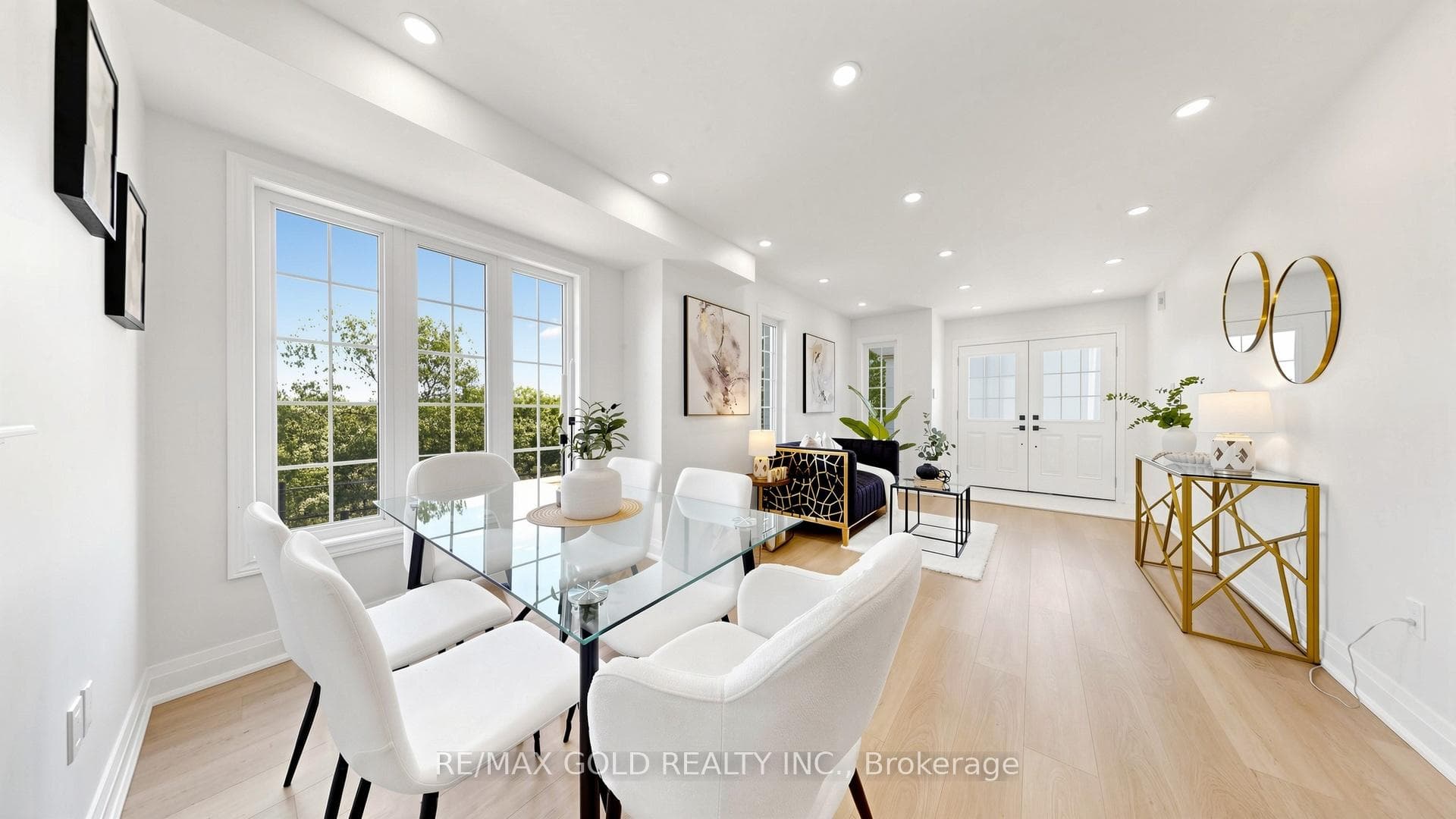 9 Edgewater Court photo 7