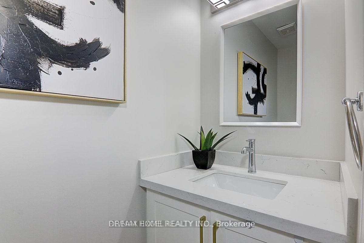 804 Castlemore Avenue photo 19