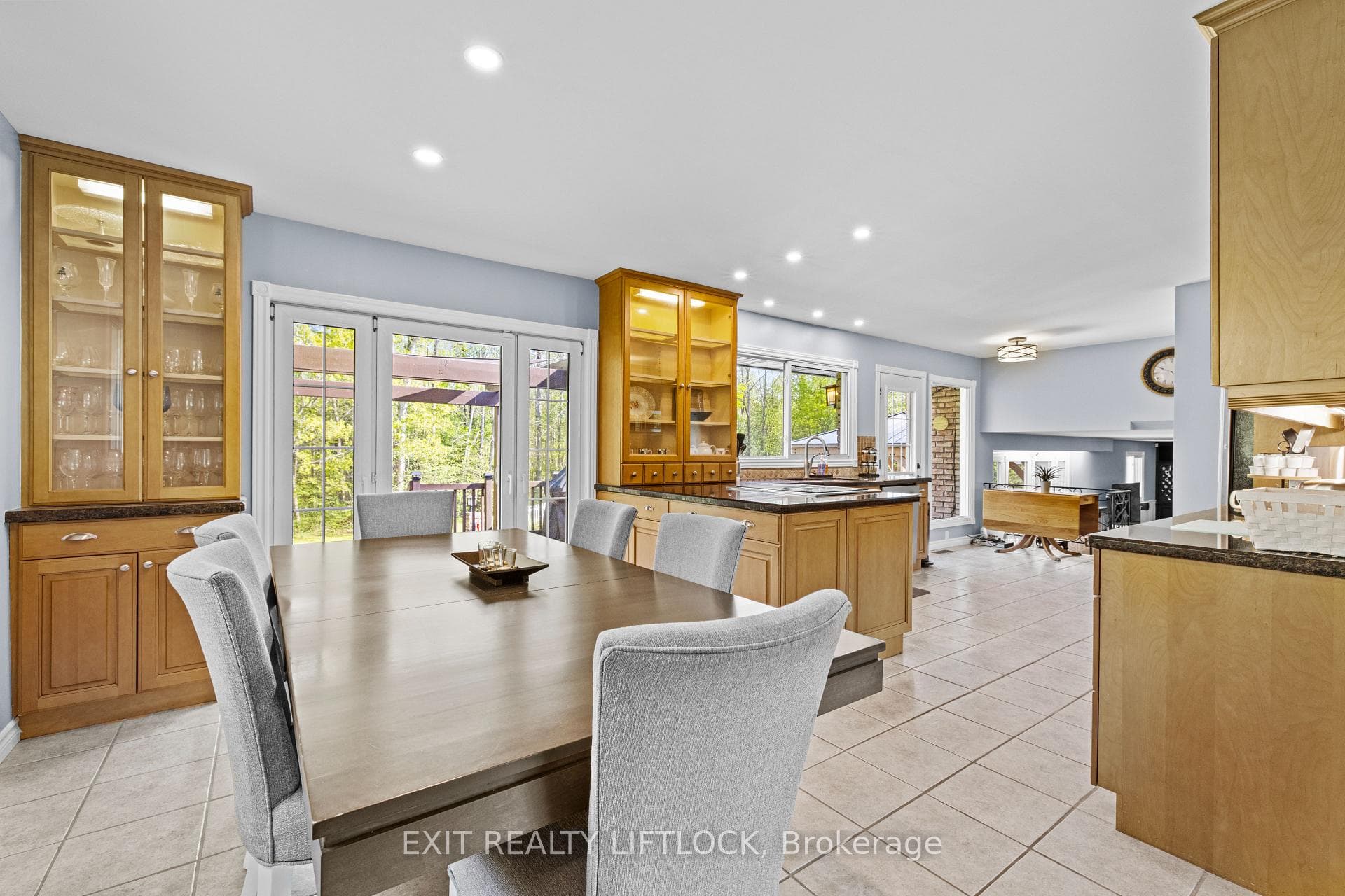 2225 Parkhill Road photo 17
