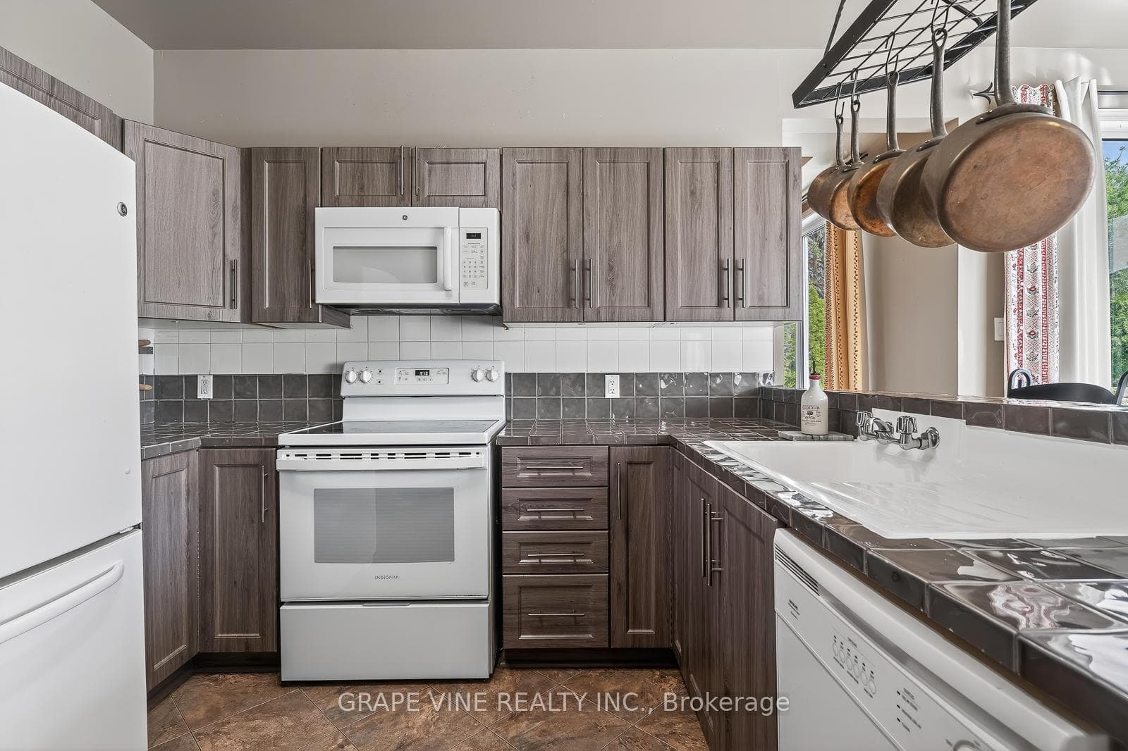 175 Allanford Avenue photo 12