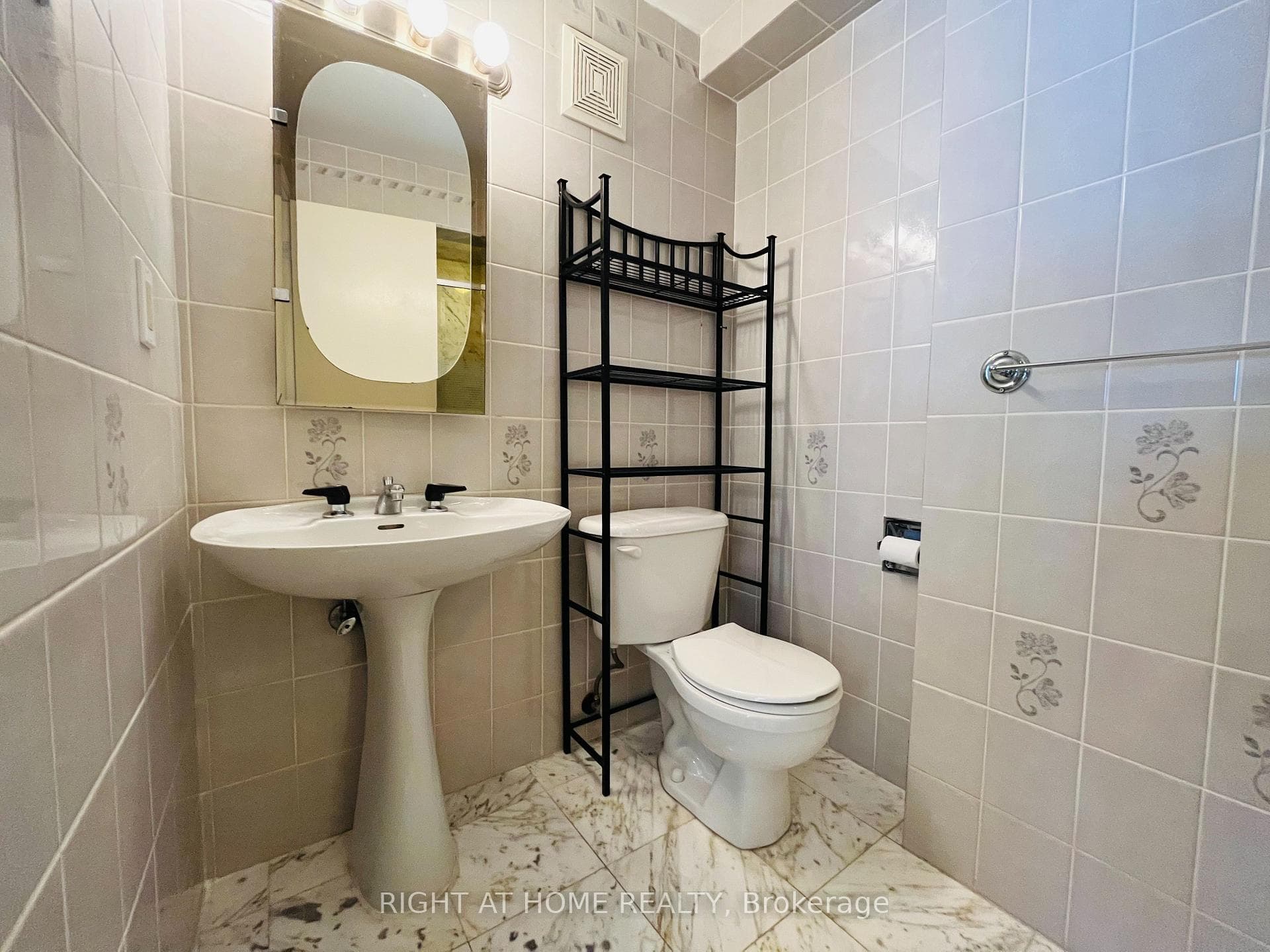 22 Janus Court photo 32