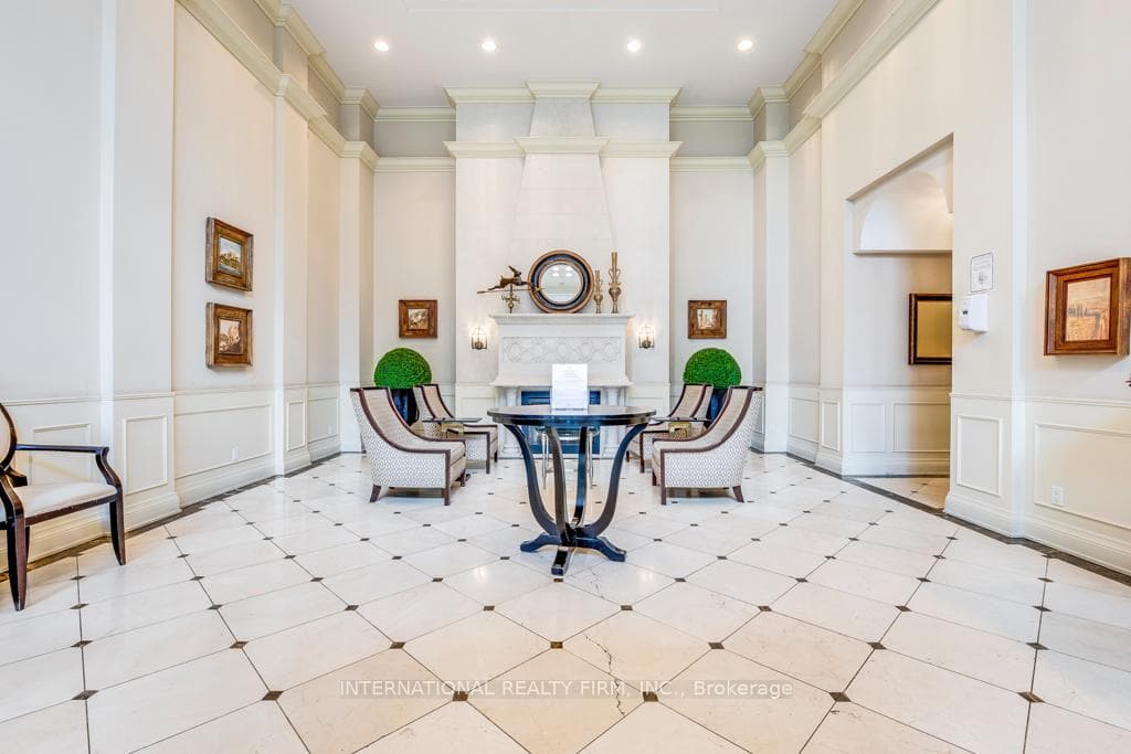 350 Red Maple Road Unit Ph09 photo 4
