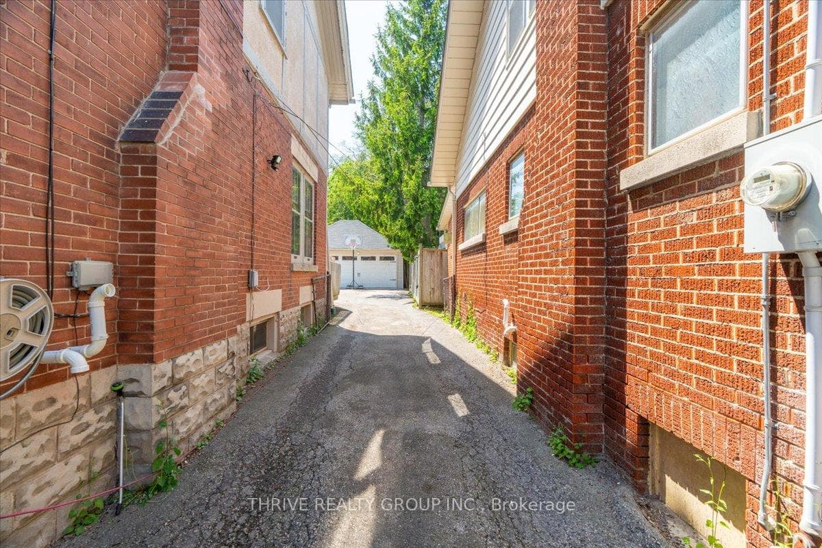 251 Ridout Street photo 46