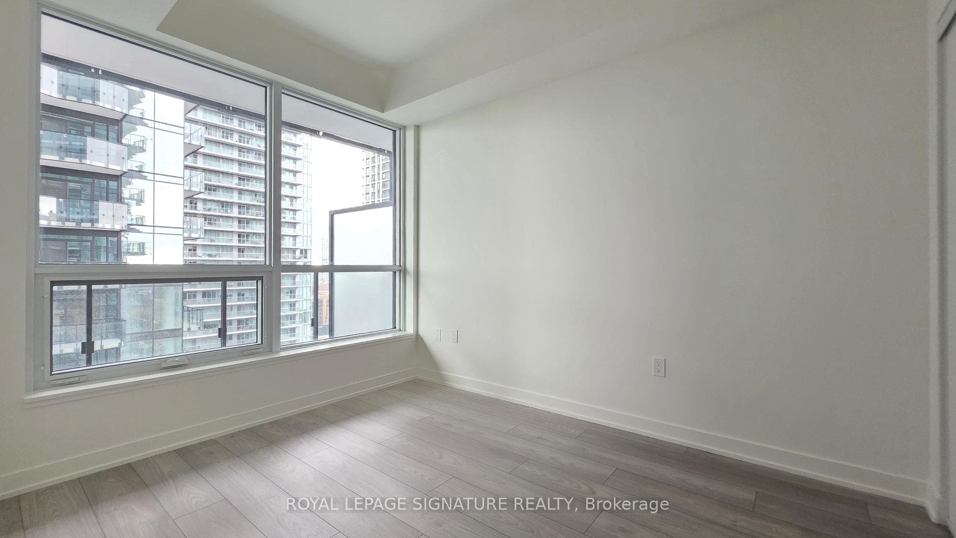 120 Broadway Avenue Unit 1809 photo 3