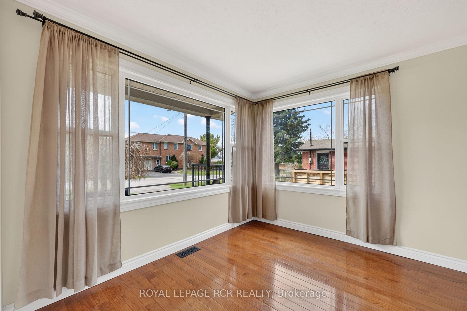 108 Allan Street photo 10