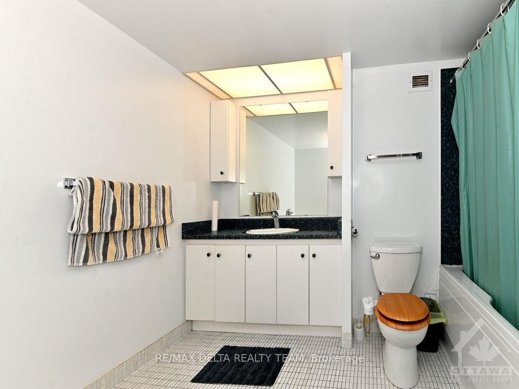 2650 SOUTHVALE Crescent Unit 205 photo 18
