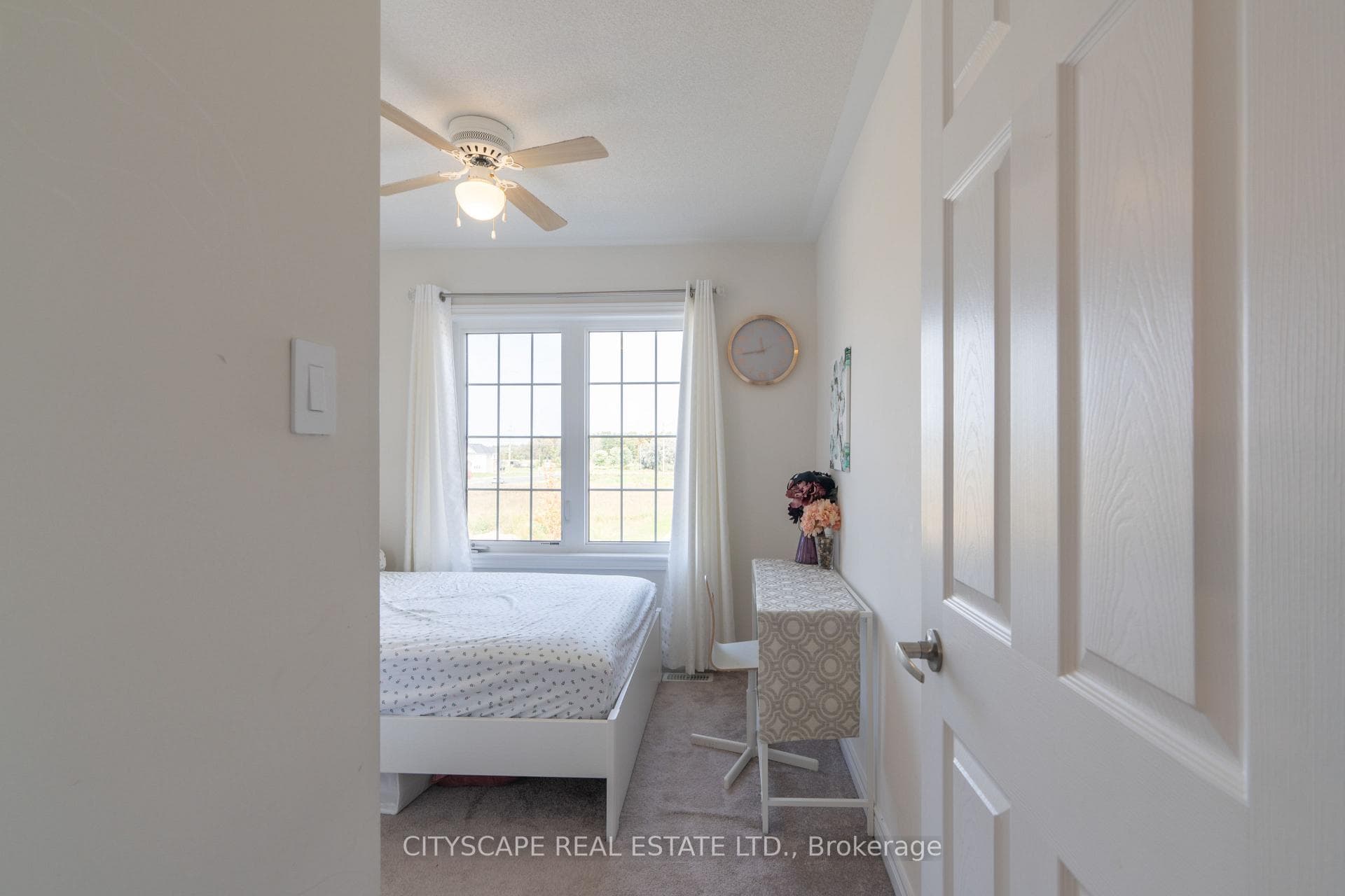 353 Stewart Street photo 28