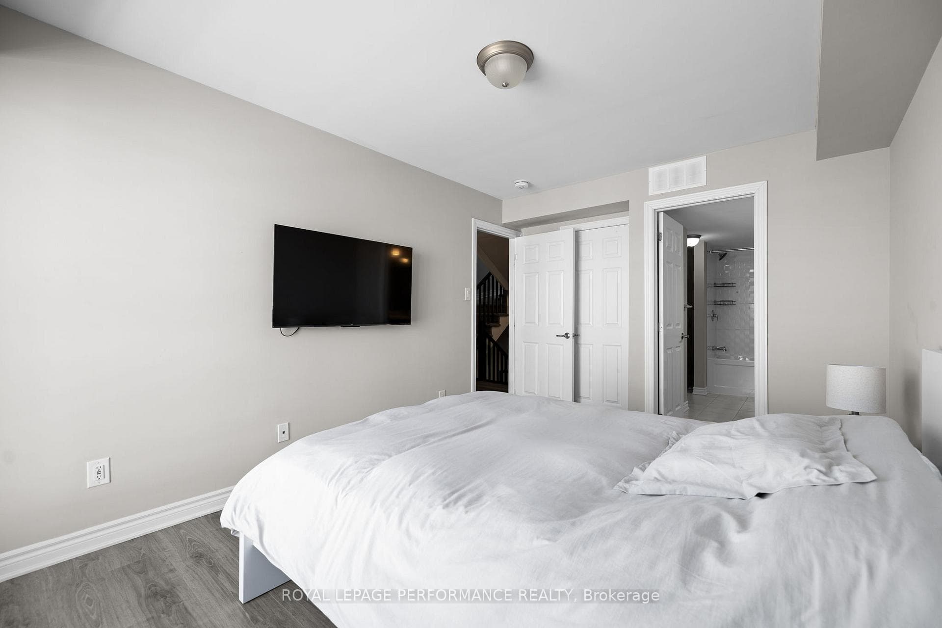 818 Mikinak Road photo 18