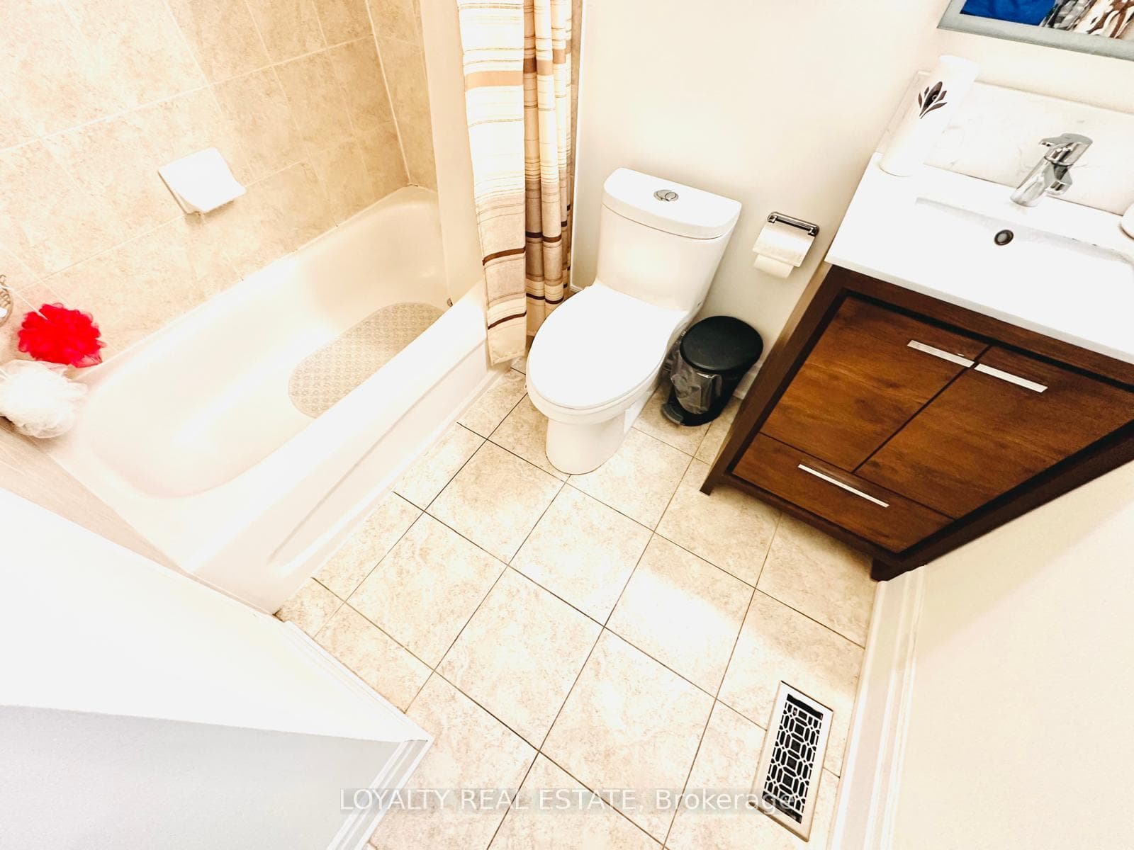 4th Bedroom Ensuite Bath - 22 Treeline Court