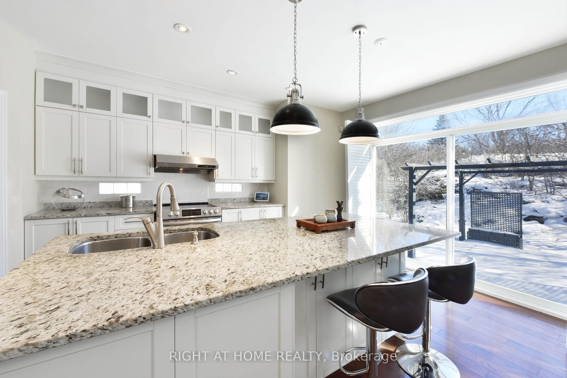 20 EVANSHEN Crescent photo 10