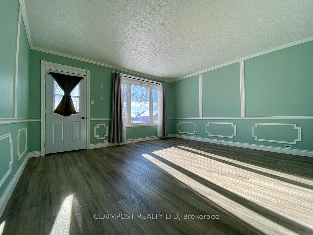 544 Paradis Street photo 2