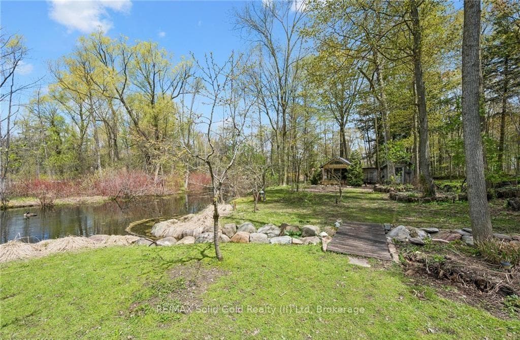 2073 Maplewood Road photo 40