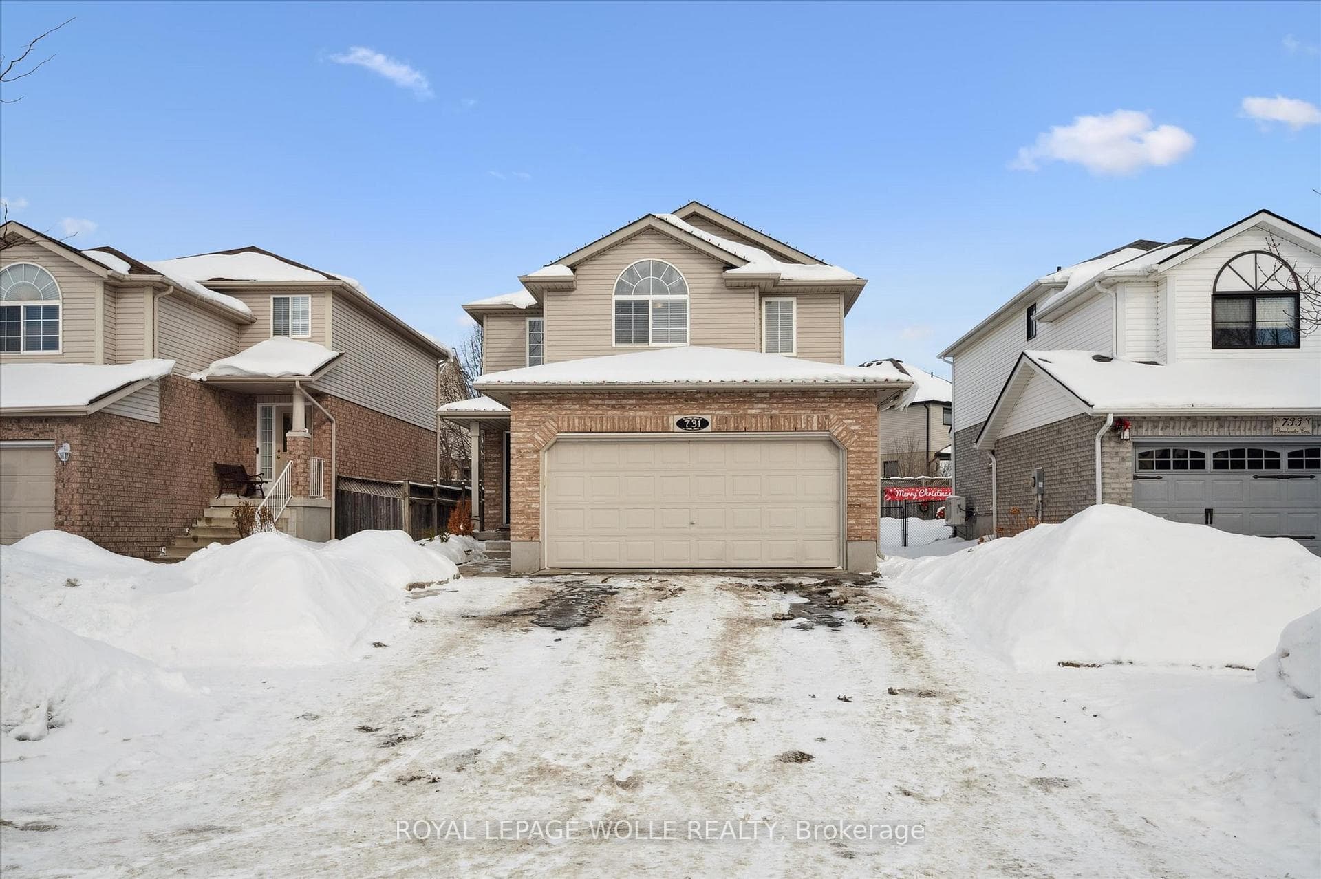 731 Breakwater Crescent photo 1