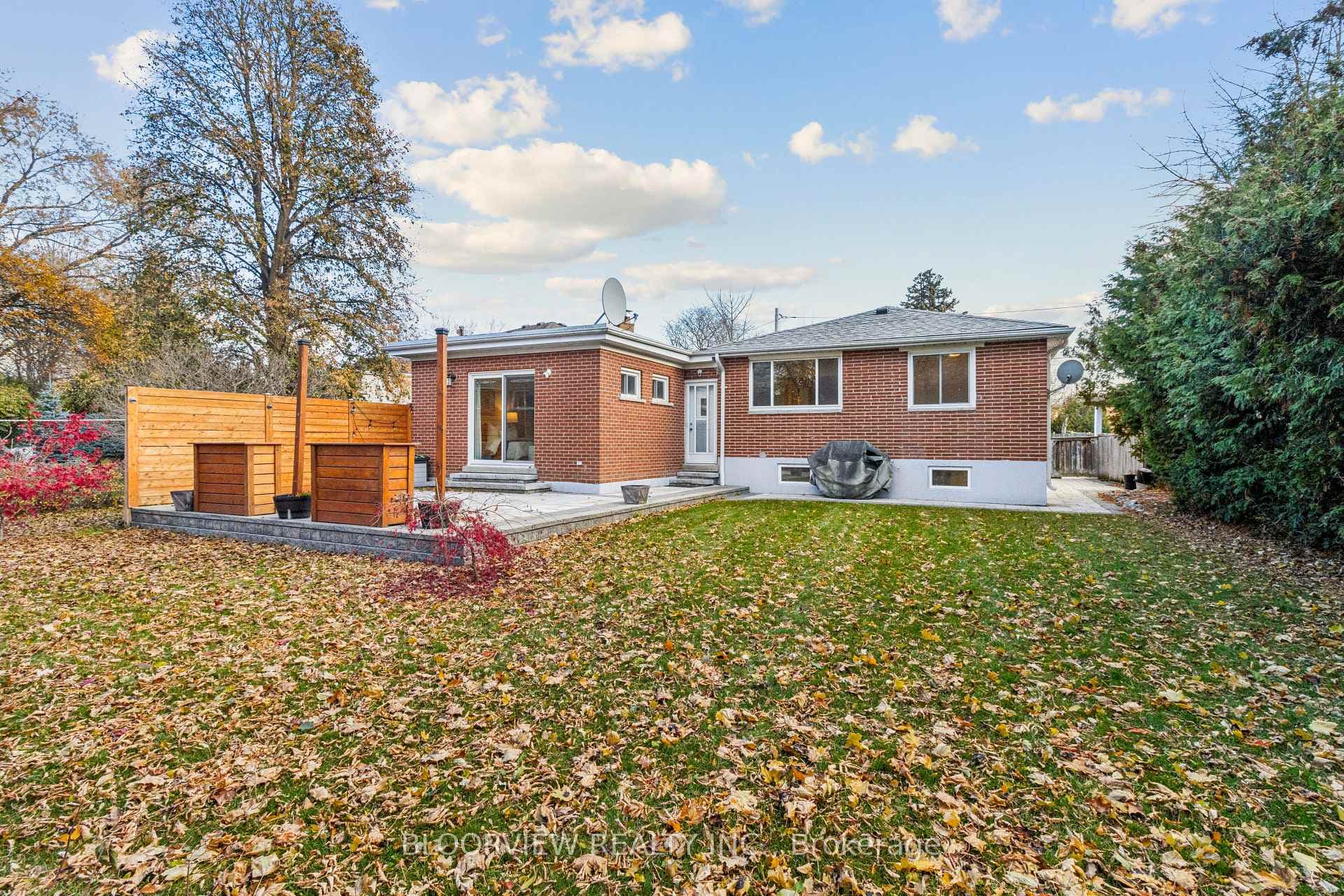8 Waddington Crescent photo 36