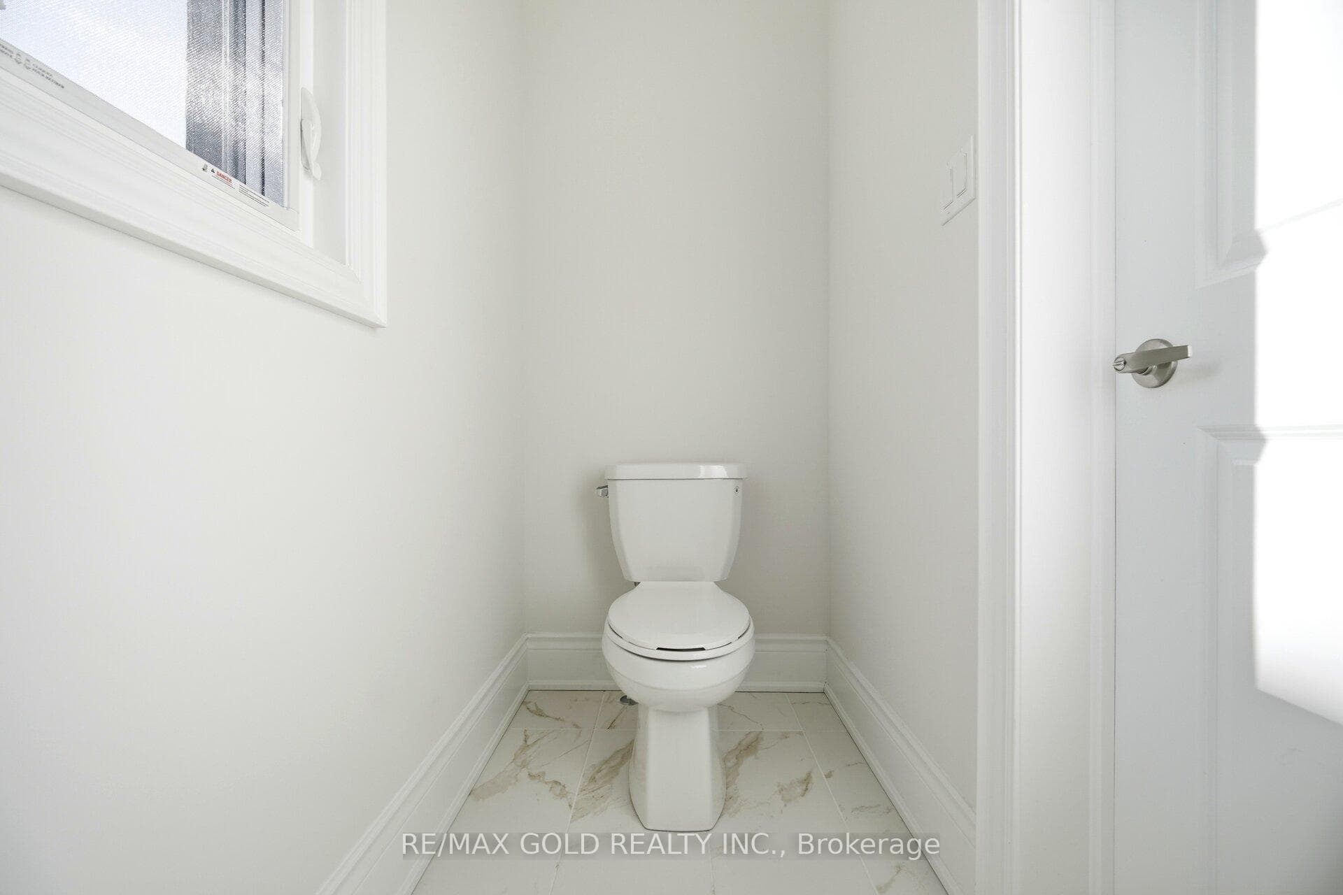 32 Addison Street photo 17