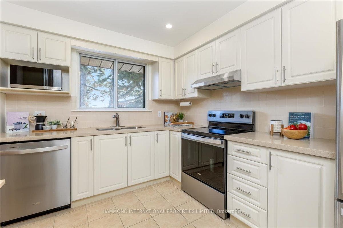 35 Stately Way photo 12