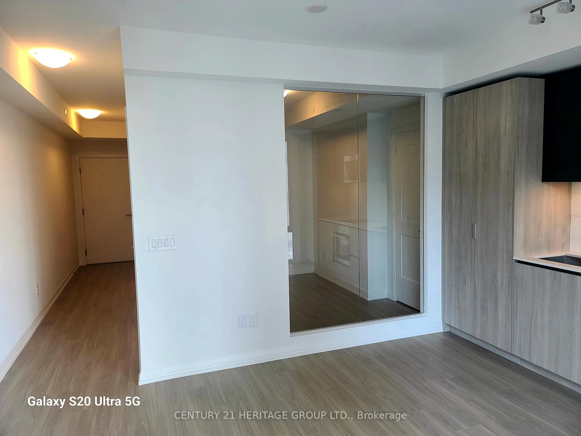 28 Widmer Street Unit 3921 photo 7