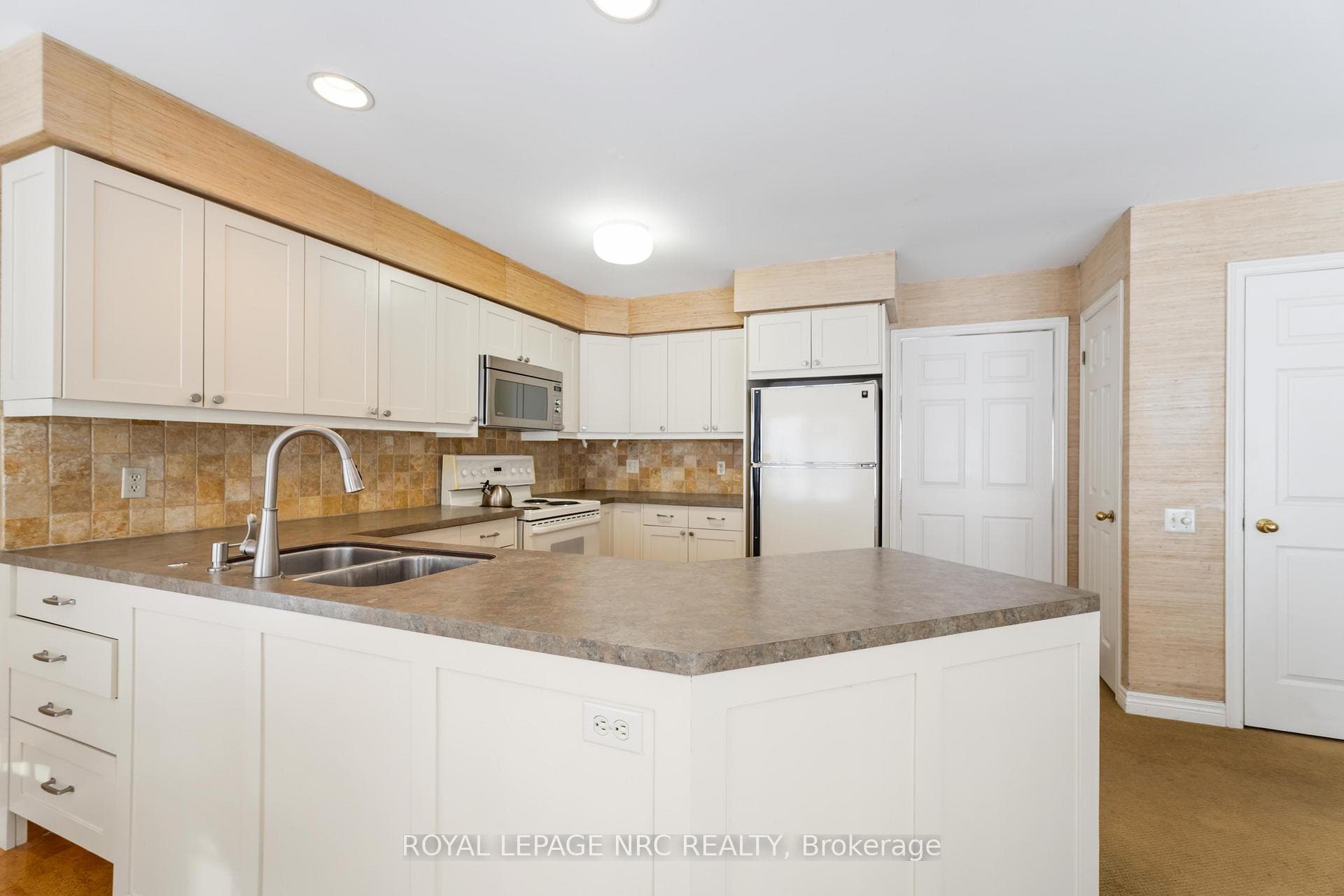 192 Woodside Drive photo 14