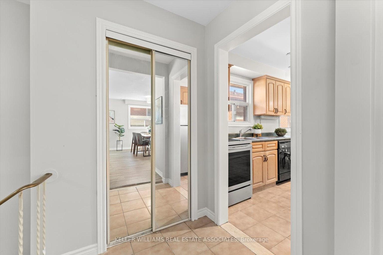 1061 East Avenue photo 15