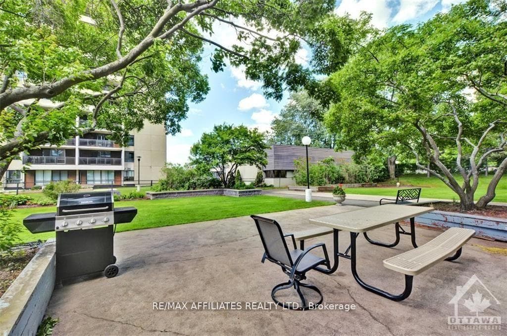 1785 RIVERSIDE Drive Unit 1610 photo 10