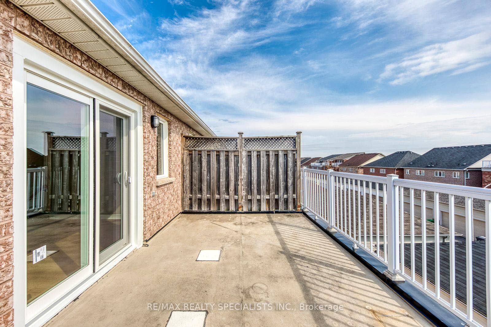 5494 Tenth Line photo 41