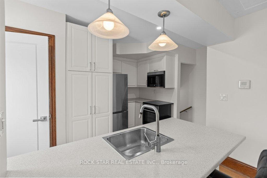 15 MELROSE Avenue Unit Main photo 8