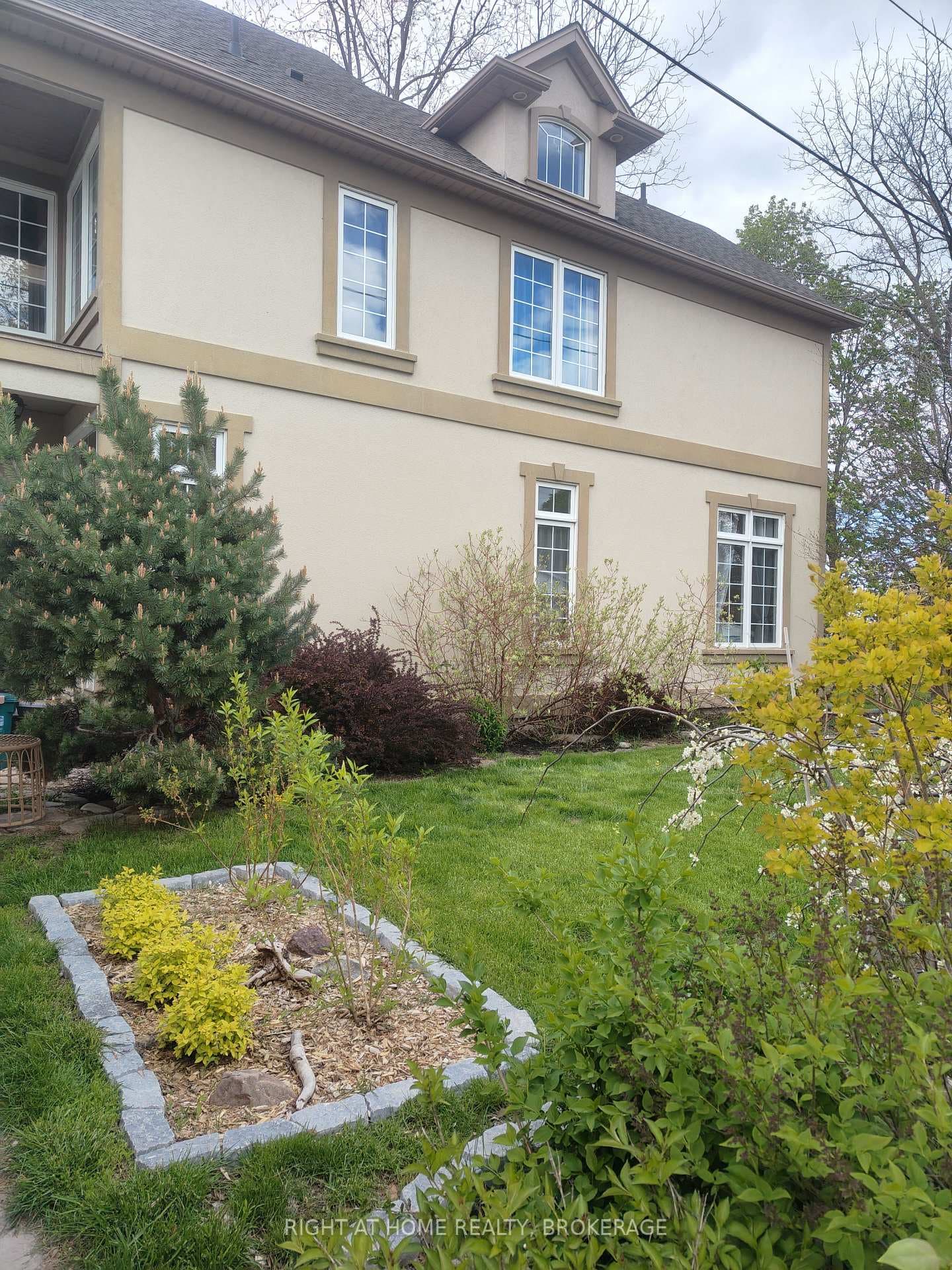 22 Ursula Avenue photo 3