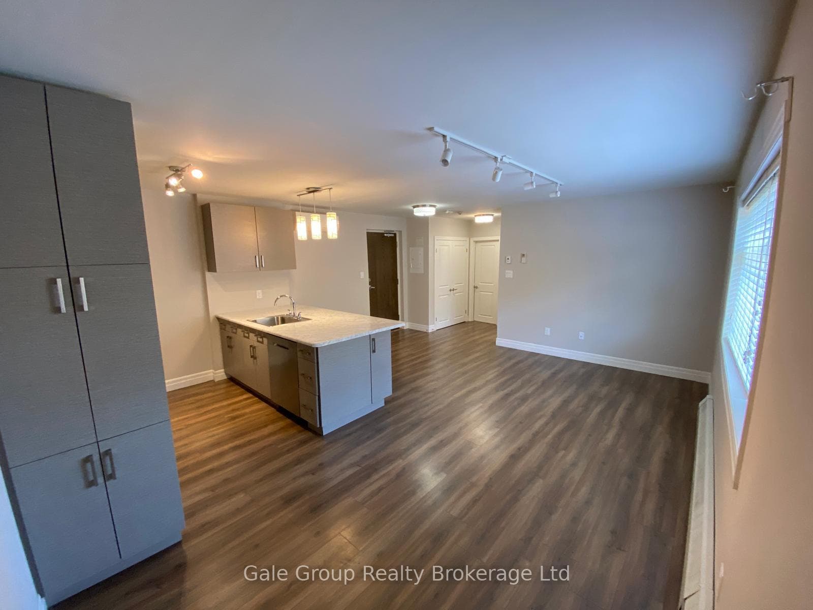 5 Paisley Boulevard Unit 102 photo 2
